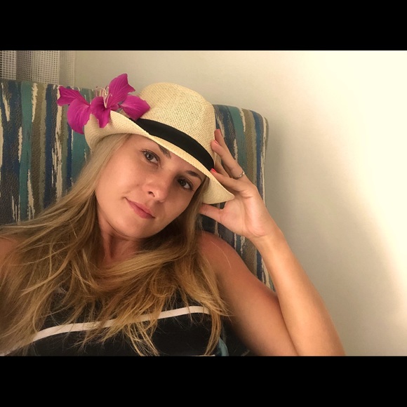 Meet your Posher, Andrea - Picture 1 of 1